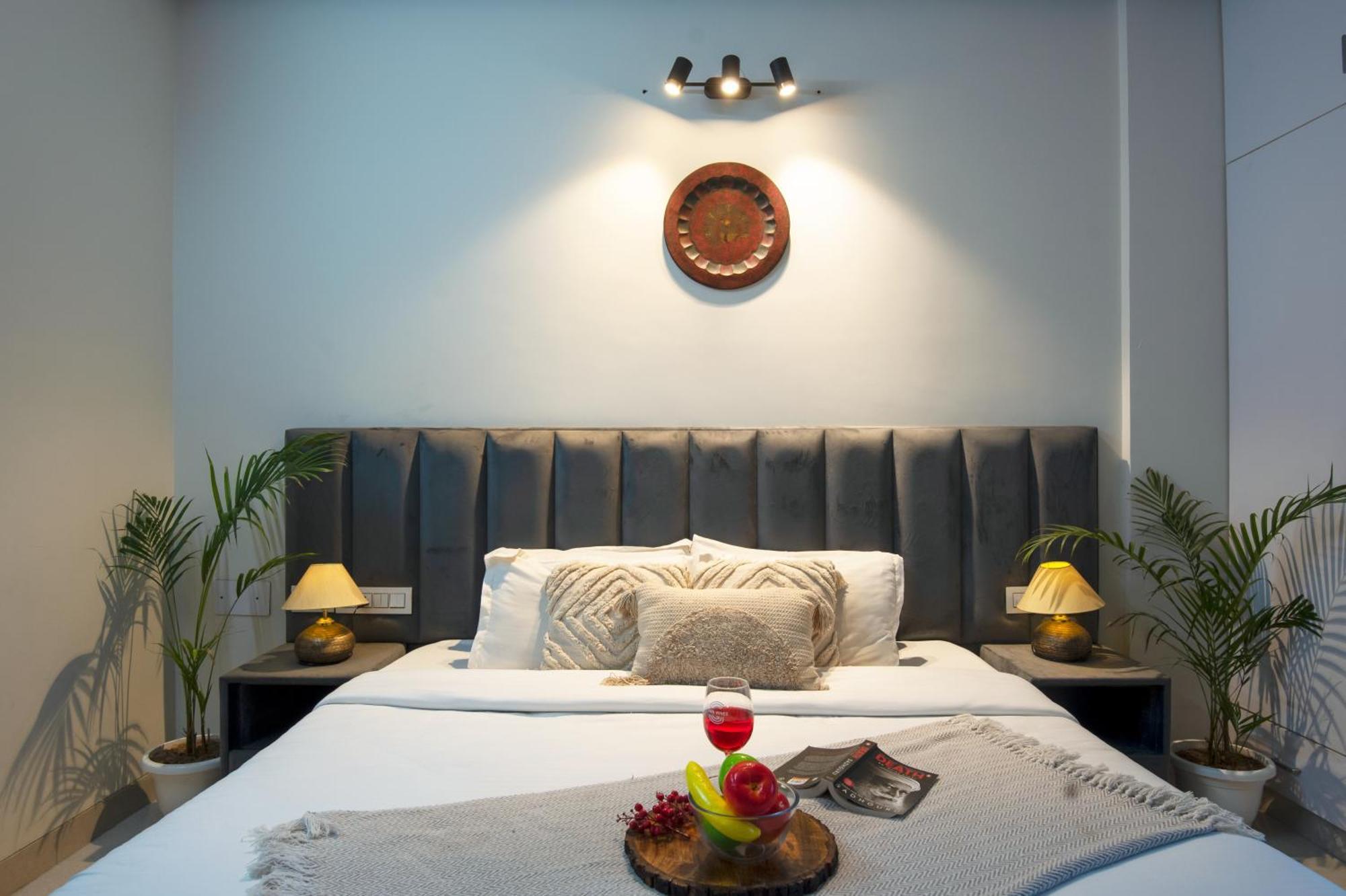 Bedchambers Serviced Apartment, Medicity Γκουργκάον Εξωτερικό φωτογραφία