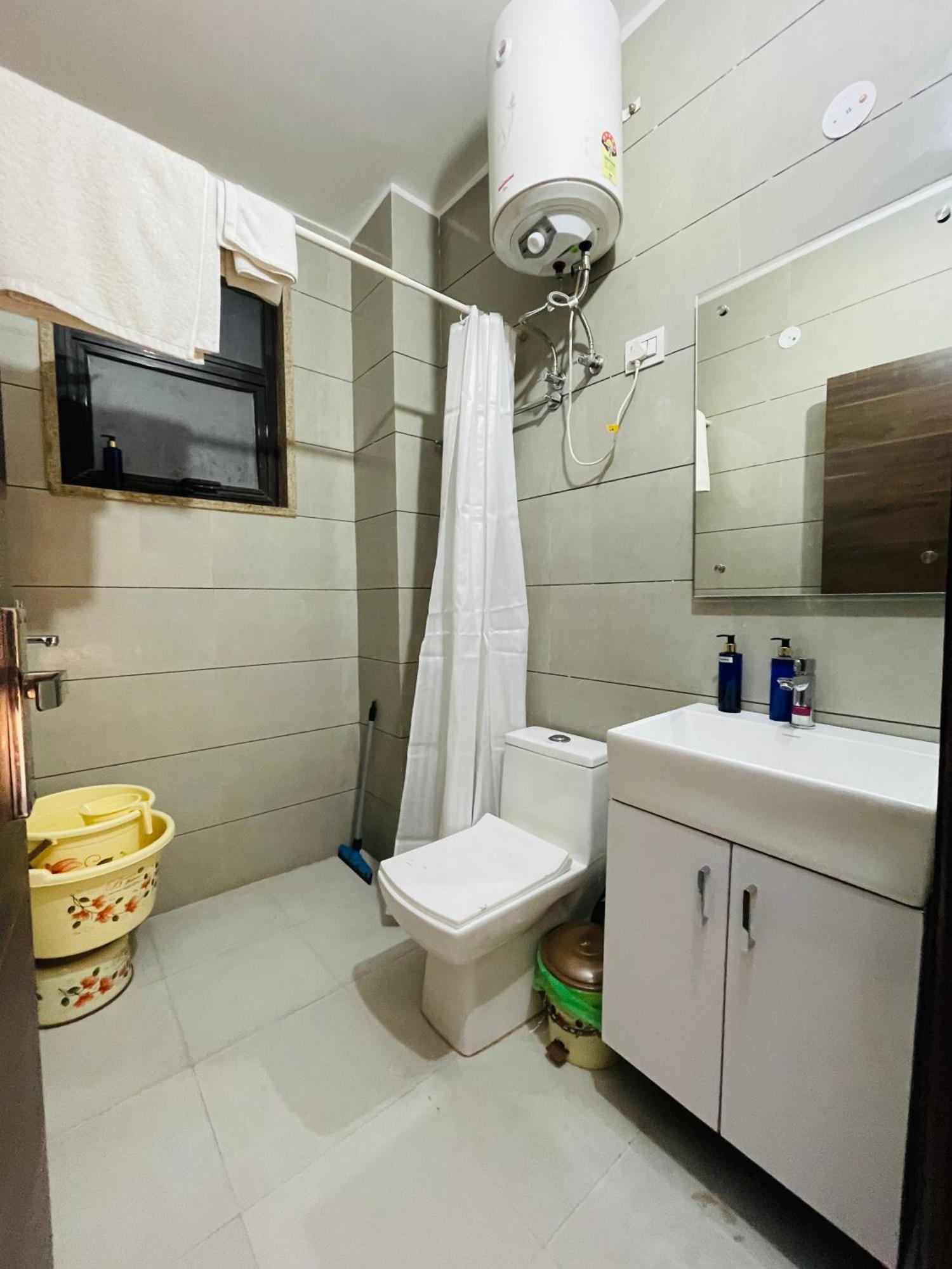 Bedchambers Serviced Apartment, Medicity Γκουργκάον Εξωτερικό φωτογραφία