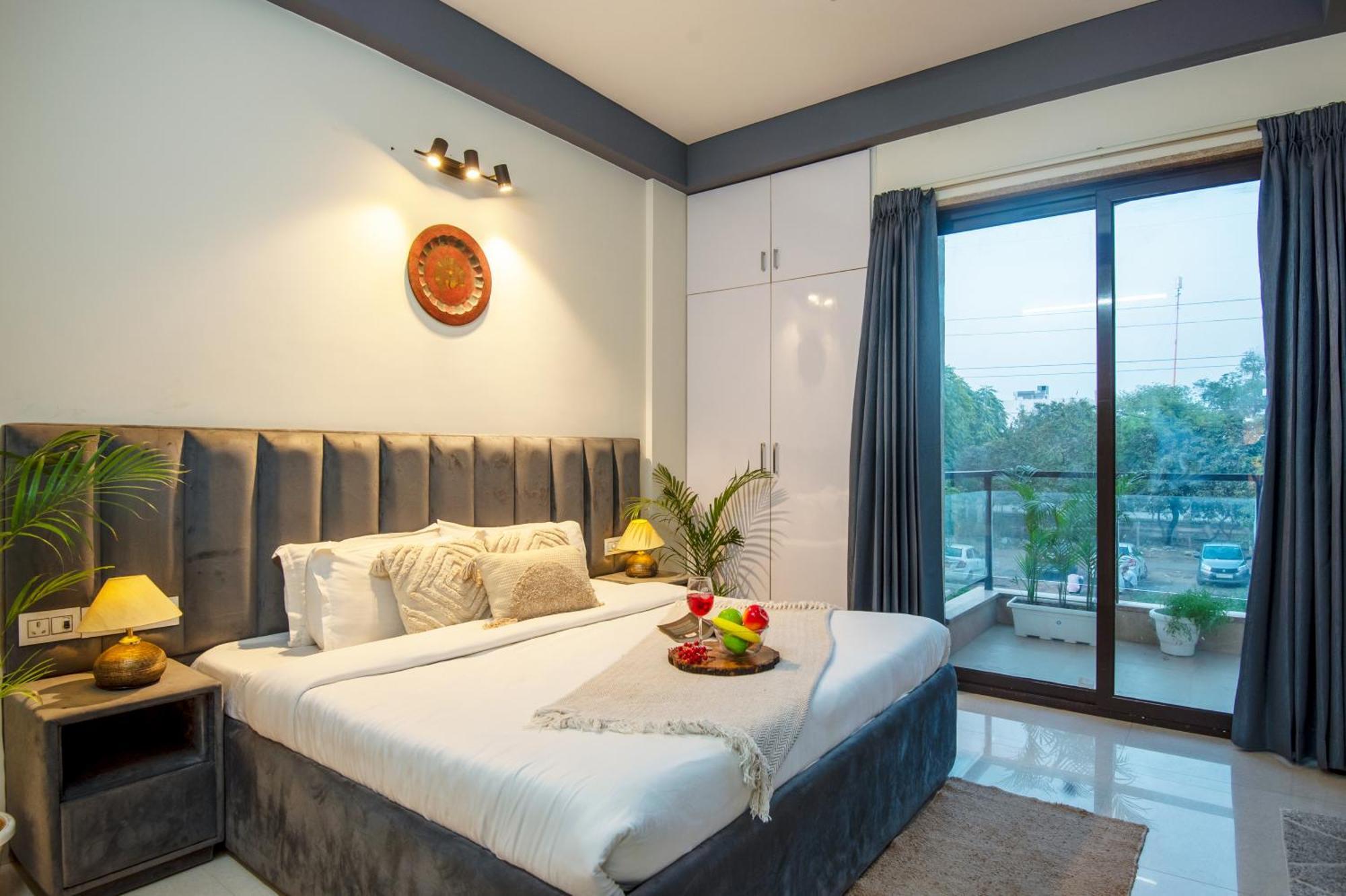 Bedchambers Serviced Apartment, Medicity Γκουργκάον Εξωτερικό φωτογραφία