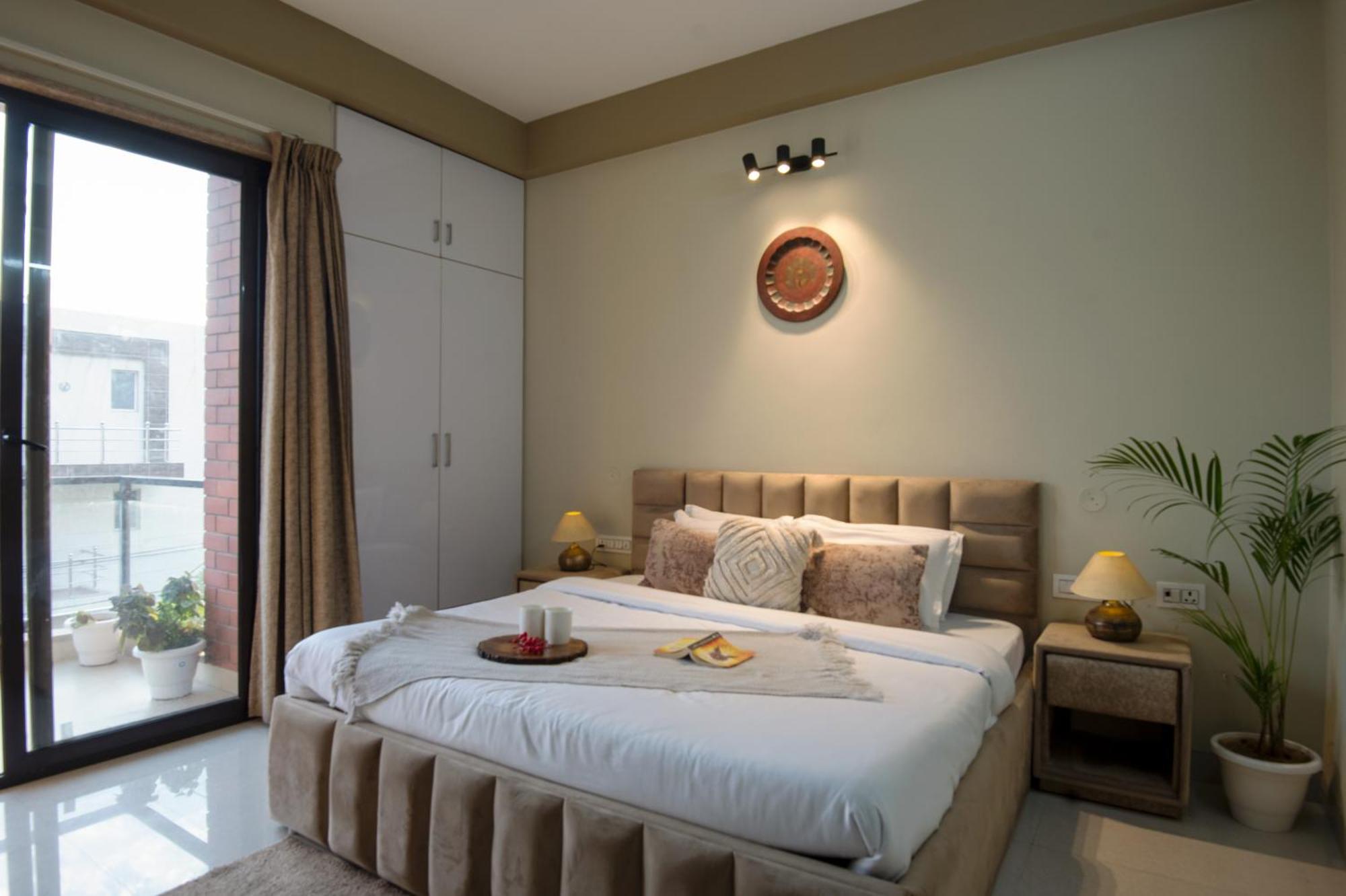 Bedchambers Serviced Apartment, Medicity Γκουργκάον Εξωτερικό φωτογραφία